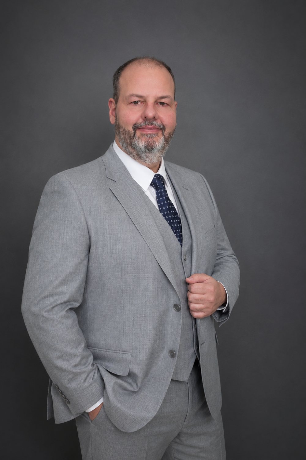 Alberto Germano, retrato de três quartos